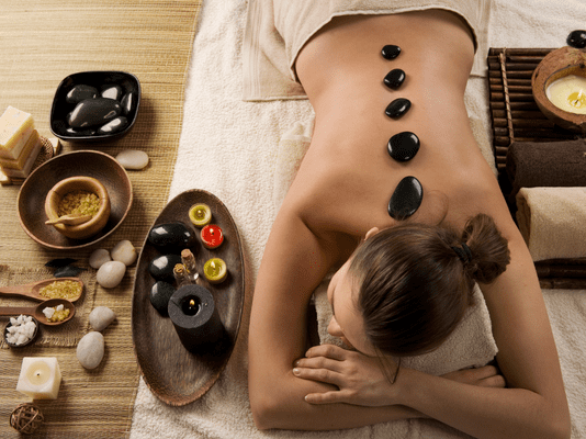 Massage aux pierres chaudes aromavedic